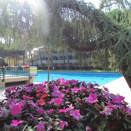 아파트 Modern - Pool - Tennis Courts